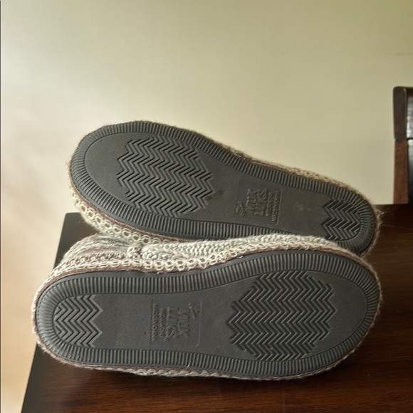 Muk Luks Gray Cozy Knit Slippers - Picture 6 of 7